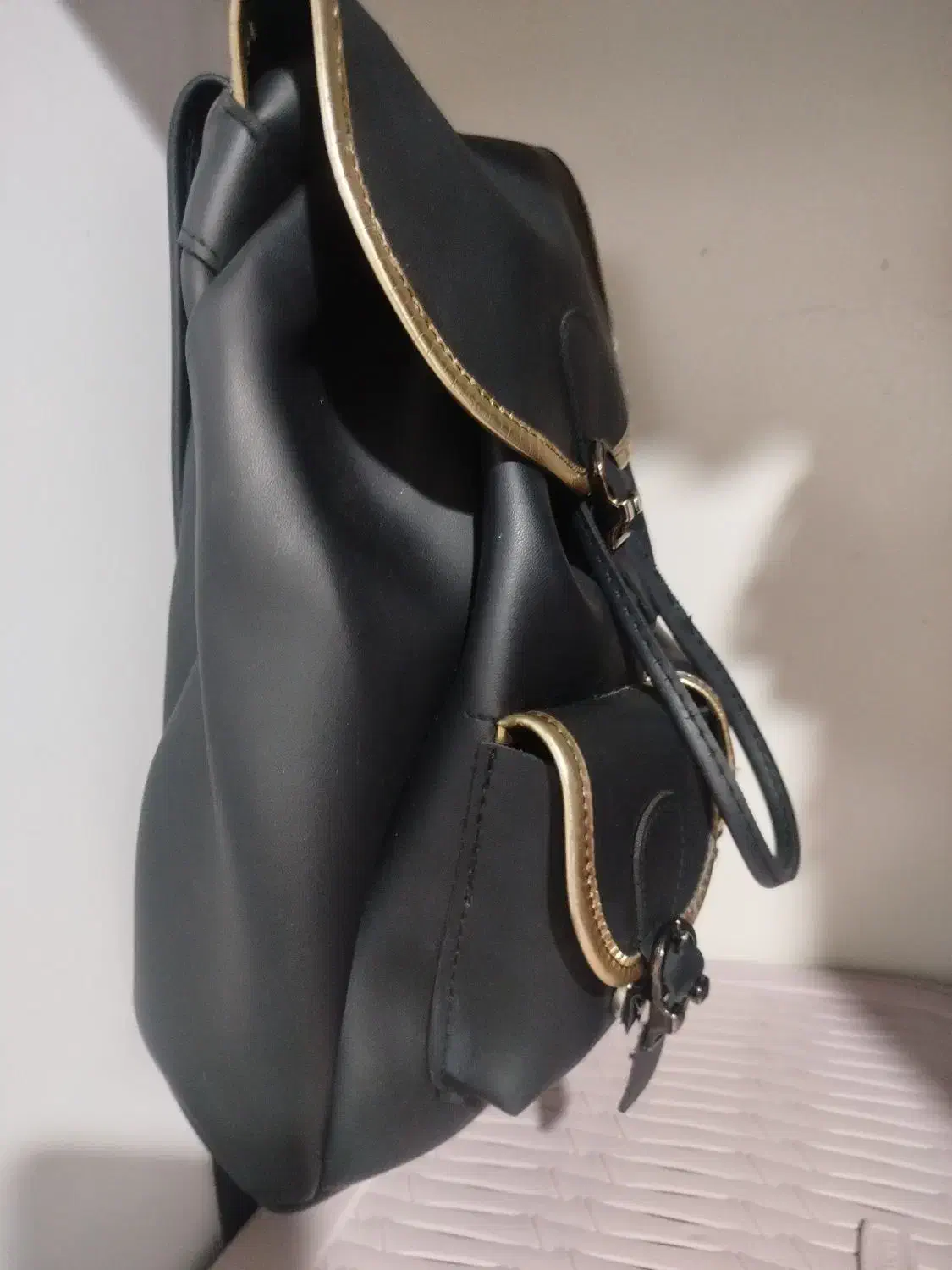 کیف|کیف، کفش، کمربند|قم, نیروگاه|دیوار