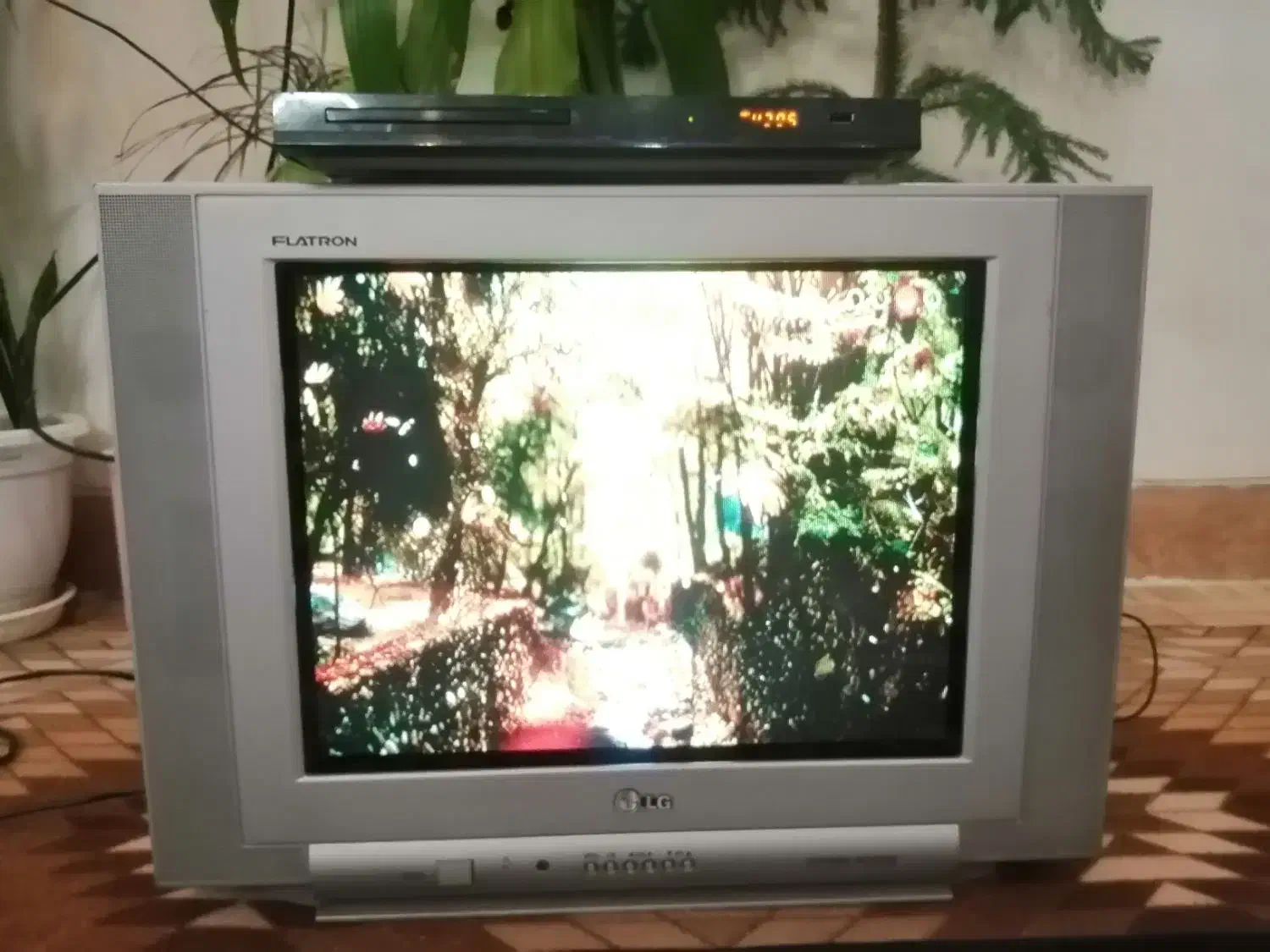 تلویزیون ۲۱ال جی کره ای اصل|تلویزیون و پروژکتور|نجف‌آباد, شهید بهشتی|دیوار