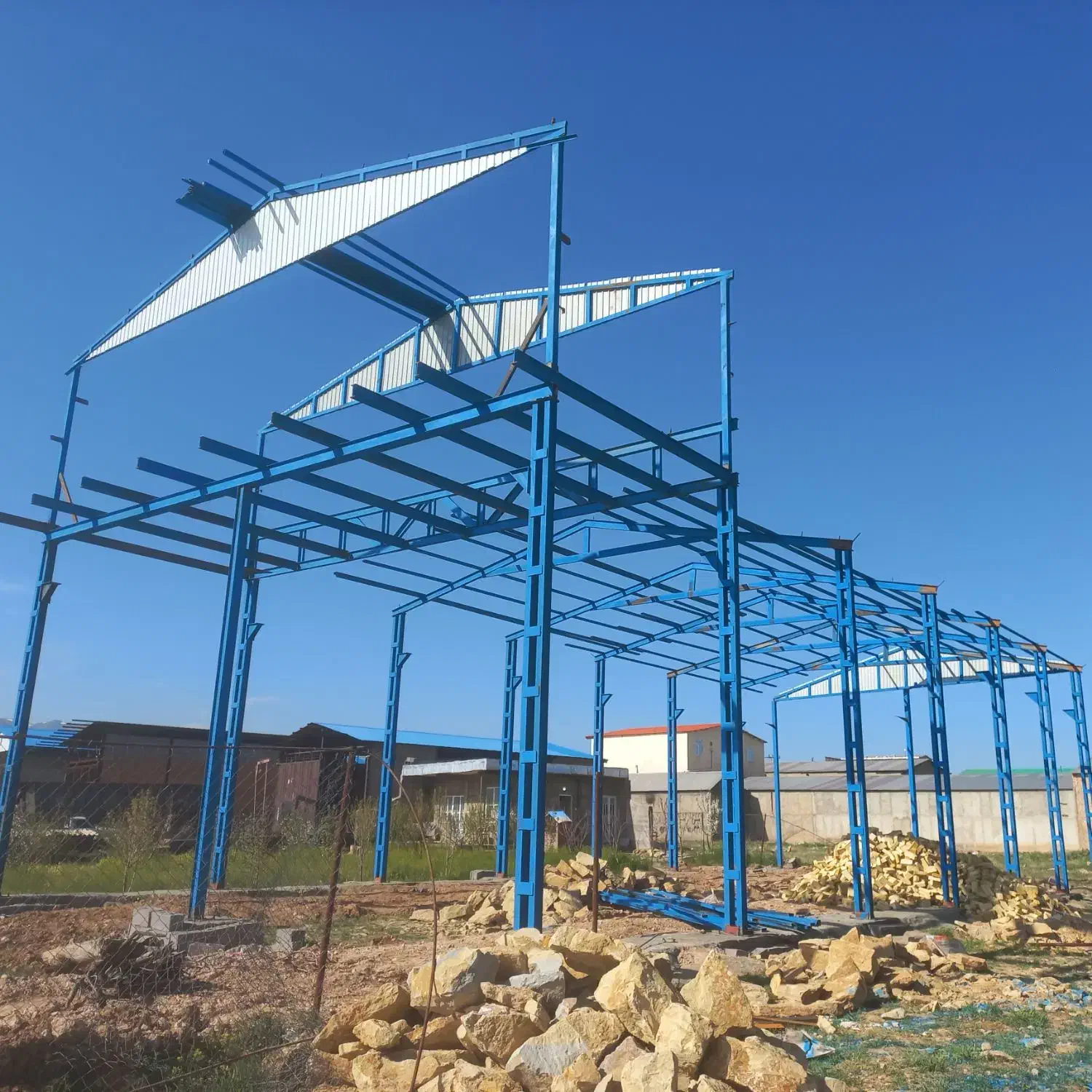 طراحی و اجرای سقف های شیروانی|خدمات پیشه و مهارت|همدان, |دیوار