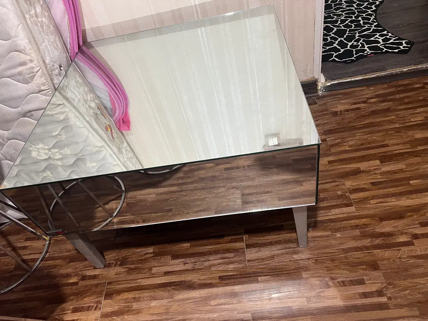 میز انتیک|کلکسیون اشیاء عتیقه|رشت, استادسرا|دیوار