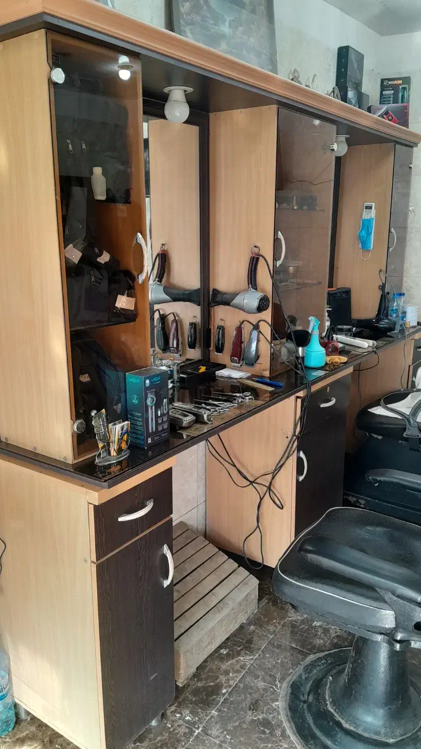 ویترین آرایشگاه|آرایشگاه و سالن‌های زیبایی|رودسر, |دیوار