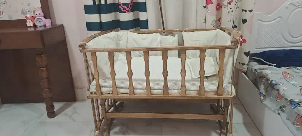 تخت خواب نوزاد تا ۴سالگی|تخت و صندلی بچه|خرمشهر, |دیوار