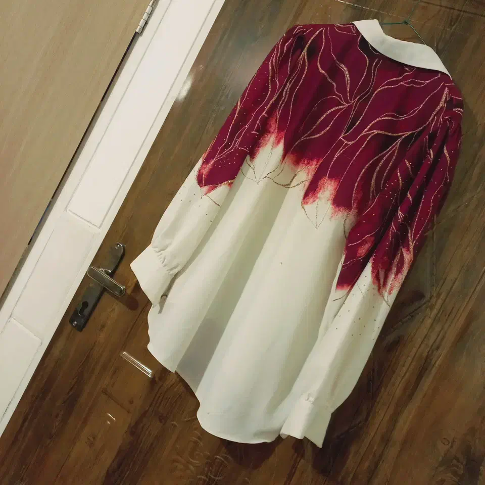 شومیز|لباس|حمیدیا, |دیوار