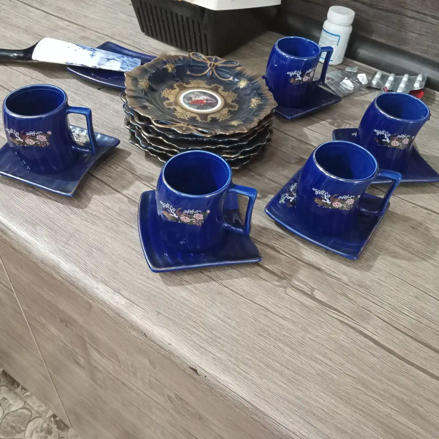 سرویس کیک خوری.   وفنجان قهوه خوری|ظروف سرو و پذیرایی|شاهین‌شهر, خانه کارگر|دیوار