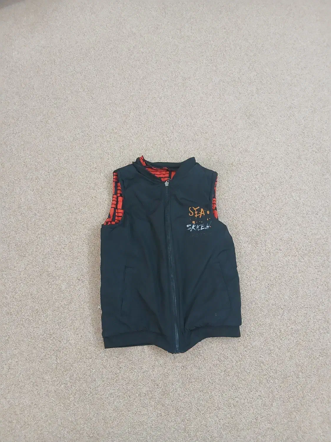 پافر|لباس|قم, باغ کرباسی|دیوار