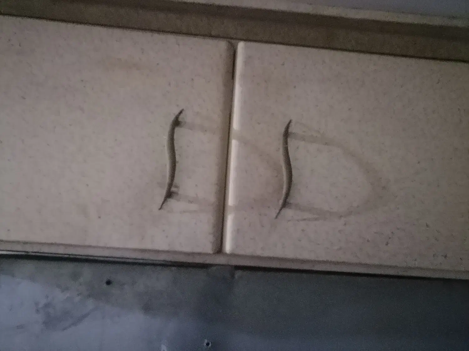 آب چکان و هود|آب‌چکان و نظم‌دهنده ظروف|قم, قلعه کامکار|دیوار