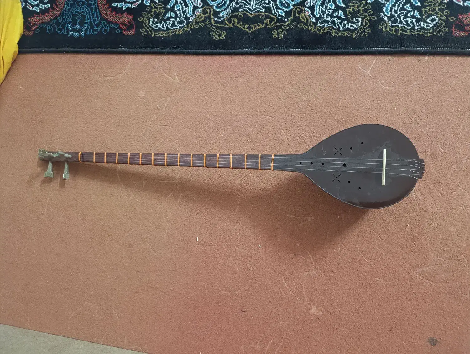 سه تار|سازهای سنتی|آران و بیدگل, |دیوار