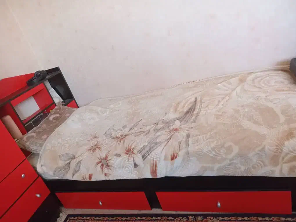 تخت و کمد نوجوان|تخت و سرویس خواب|صدرا-فارس, فاز ۱|دیوار