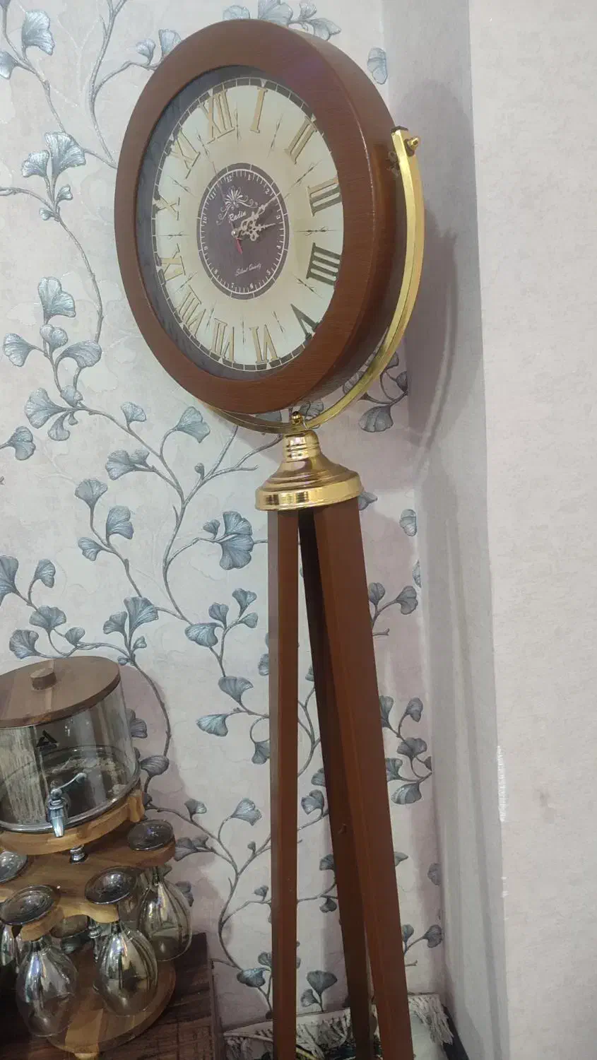 ساعت|ساعت دیواری و تزئینی|شیراز, کوشک میدان|دیوار