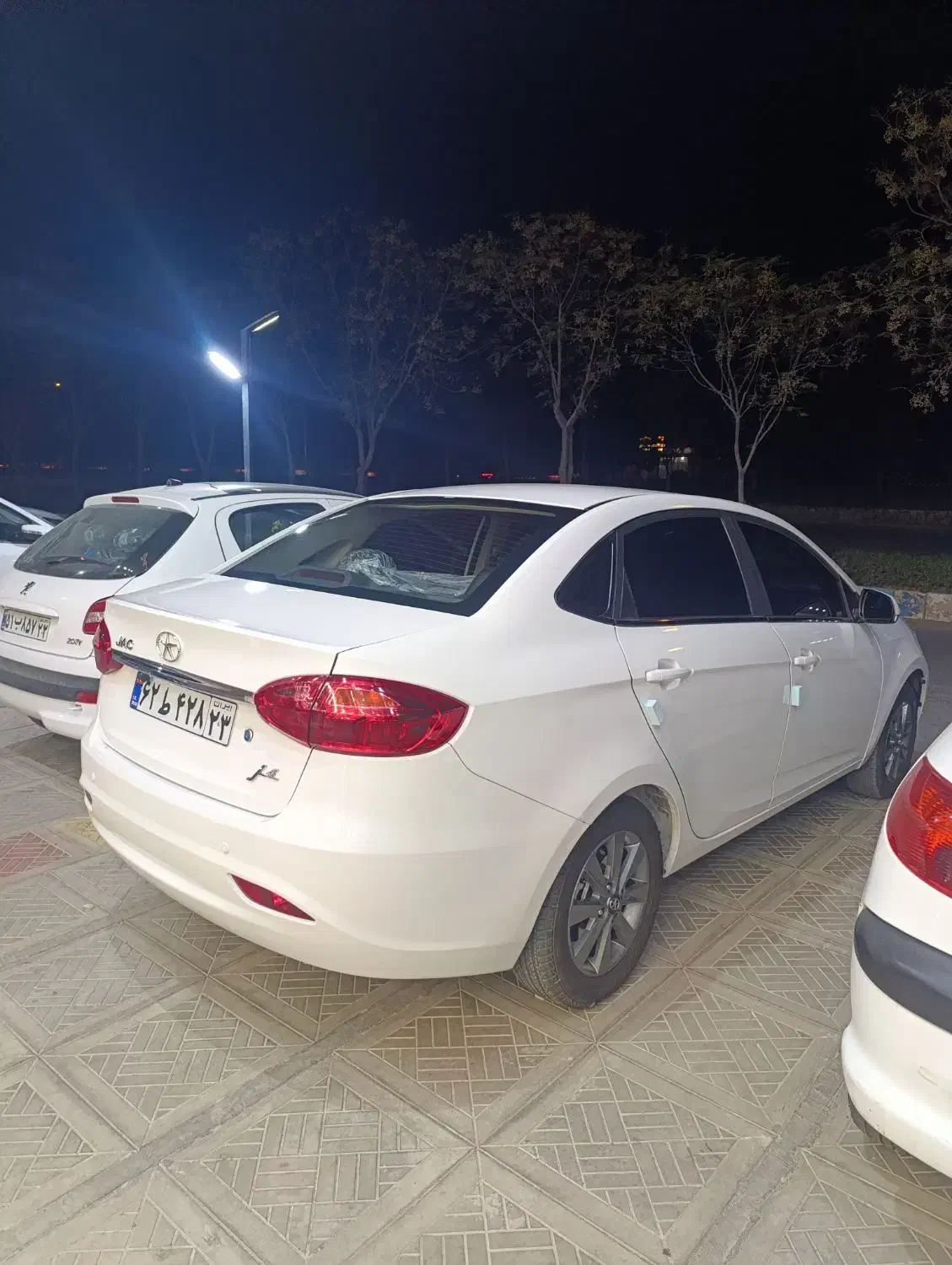 جک j4 اتومات سفید ۴۰۴|خودرو سواری و وانت|کاشان, عربها|دیوار