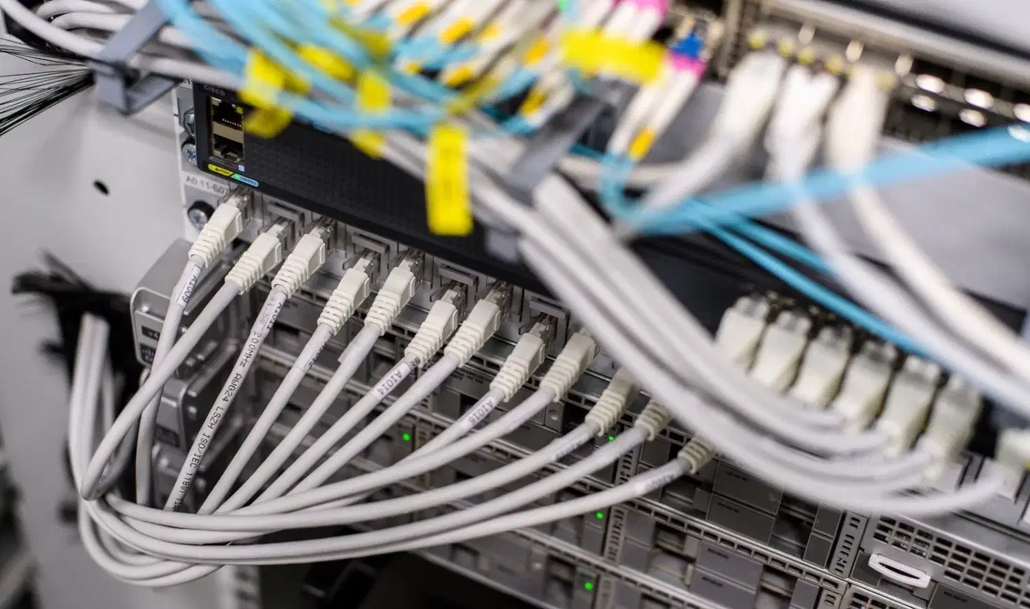 خدمات پسیو و کابل کشی شبکه و دوربین مداربسته|خدمات رایانه‌ای و موبایل|تهران, فاطمی|دیوار