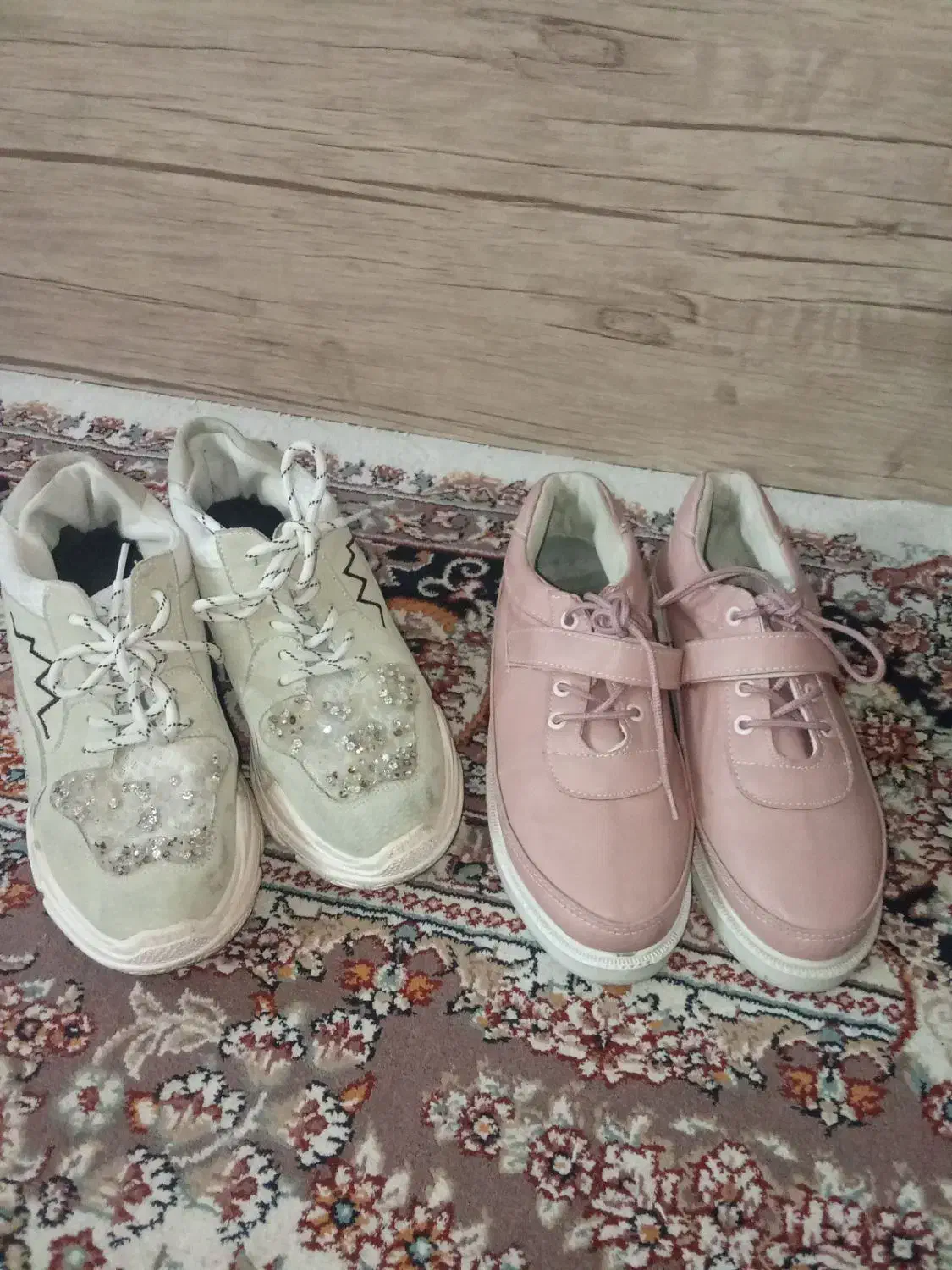 لباس و کفش|کیف، کفش، کمربند|مهاجران, |دیوار