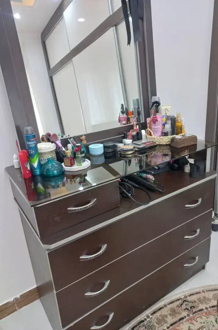 تخت دونفره چوبی بدون تشک با دراورآینه دار،پاتختی|تخت و سرویس خواب|لاهیجان, کوی استادان|دیوار