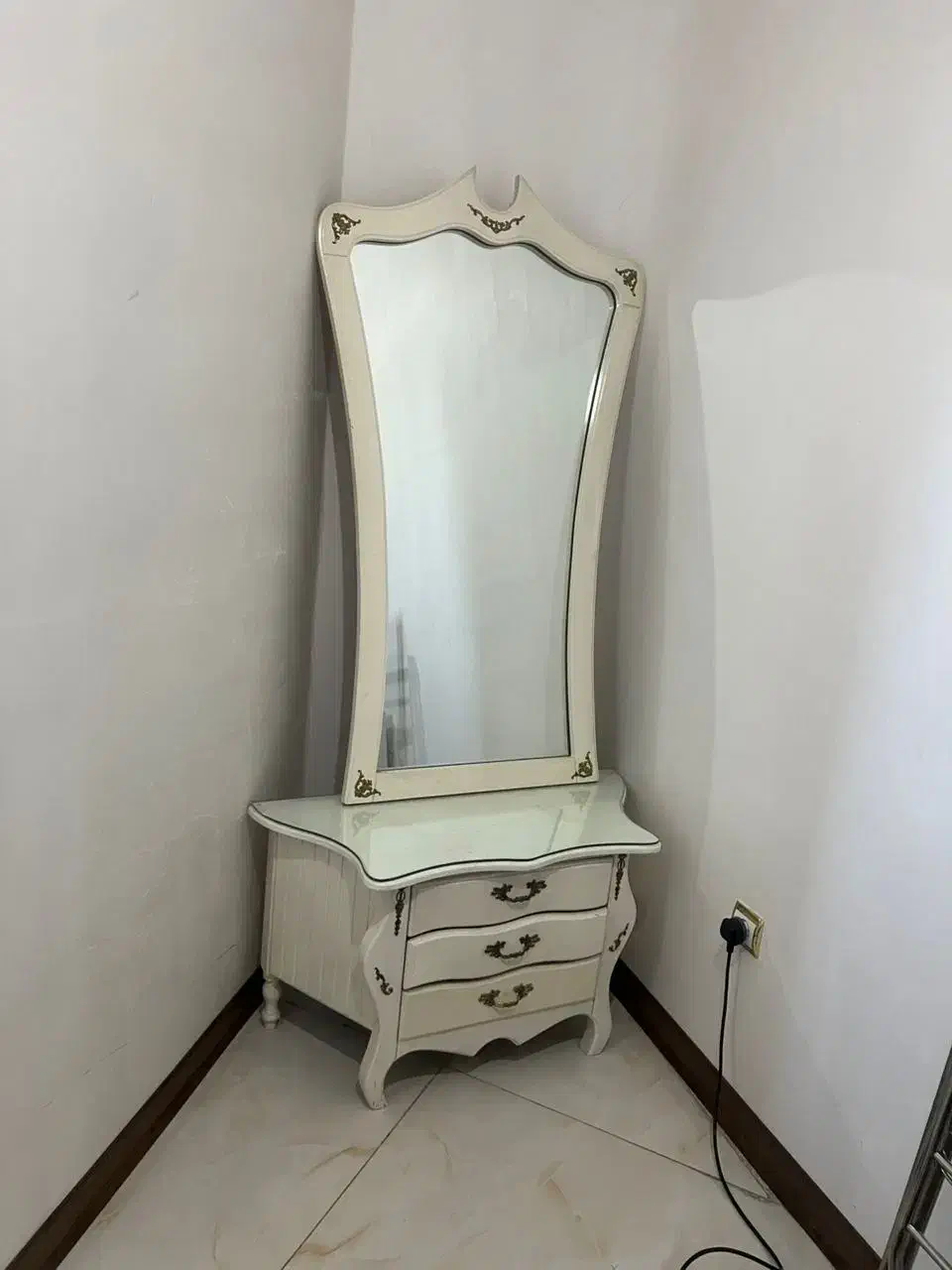 آینه کنسول|بوفه، ویترین، کنسول|رباطکریم, رباطکریم|دیوار