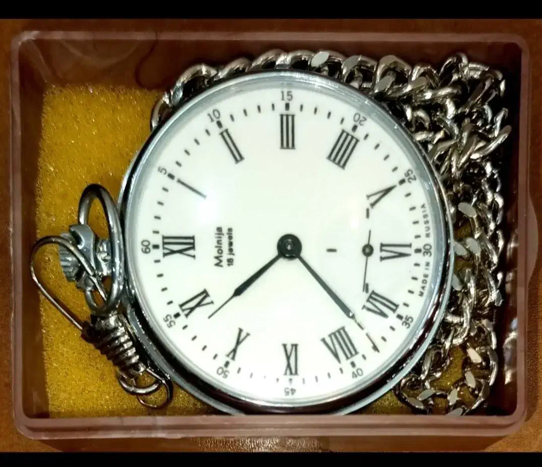 ساعت‌جیبی‌‌کوکی،|ساعت|تهران, دبستان|دیوار