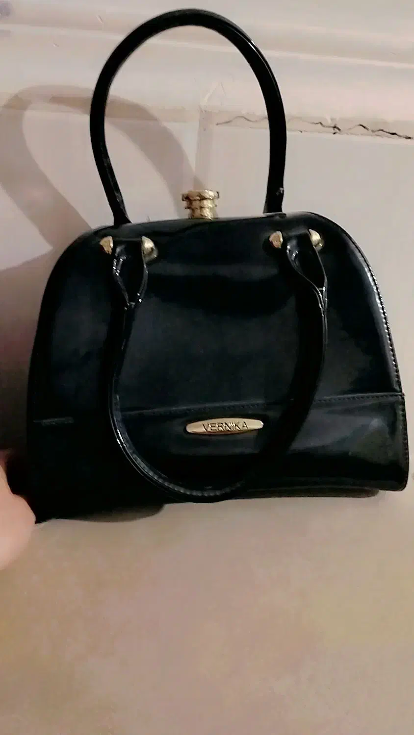 کیف|کیف، کفش، کمربند|بندر گناوه, |دیوار