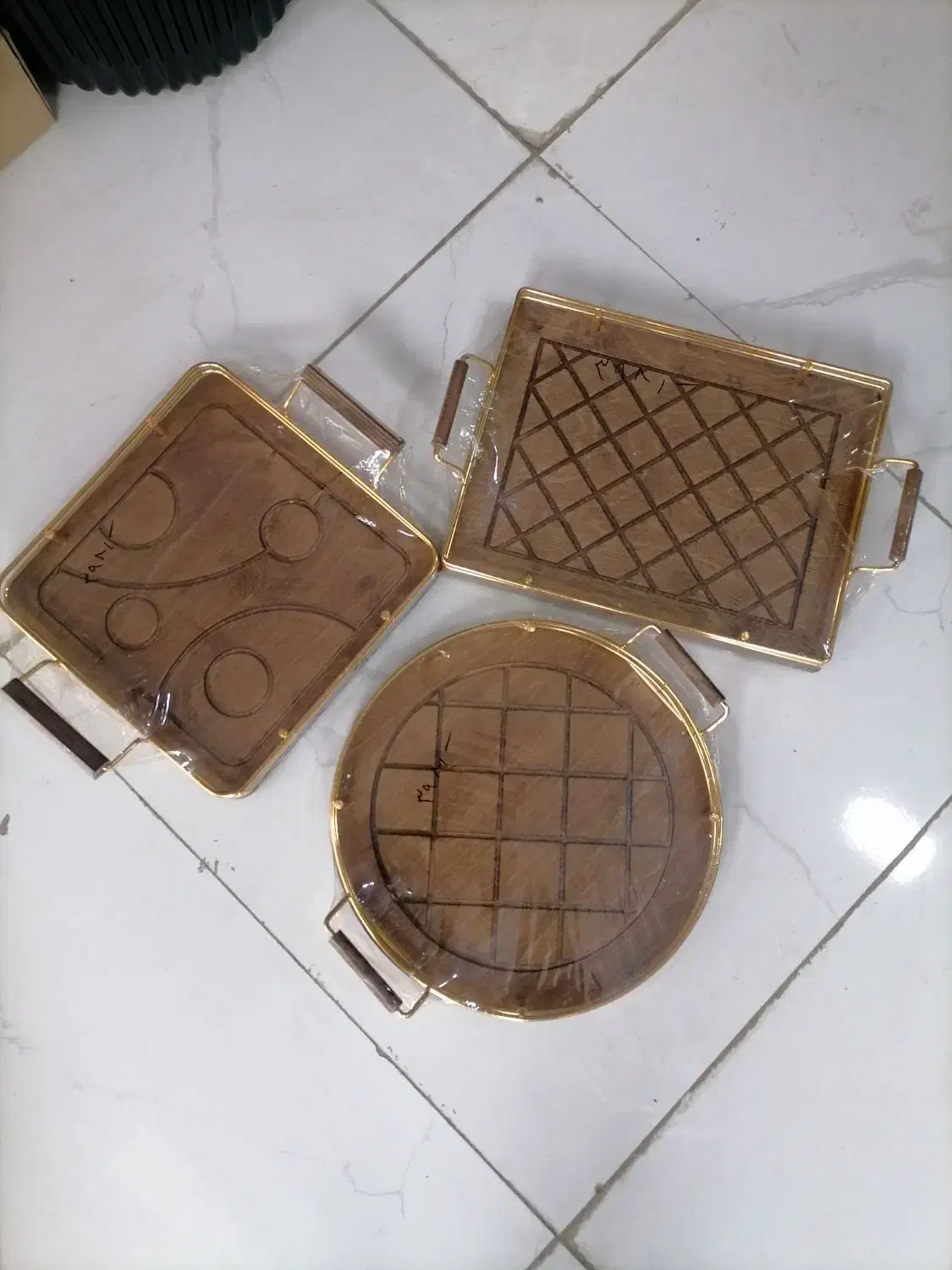 (رز پلاست) سینی آینه ای و چوبی|حراج|ساوه, |دیوار