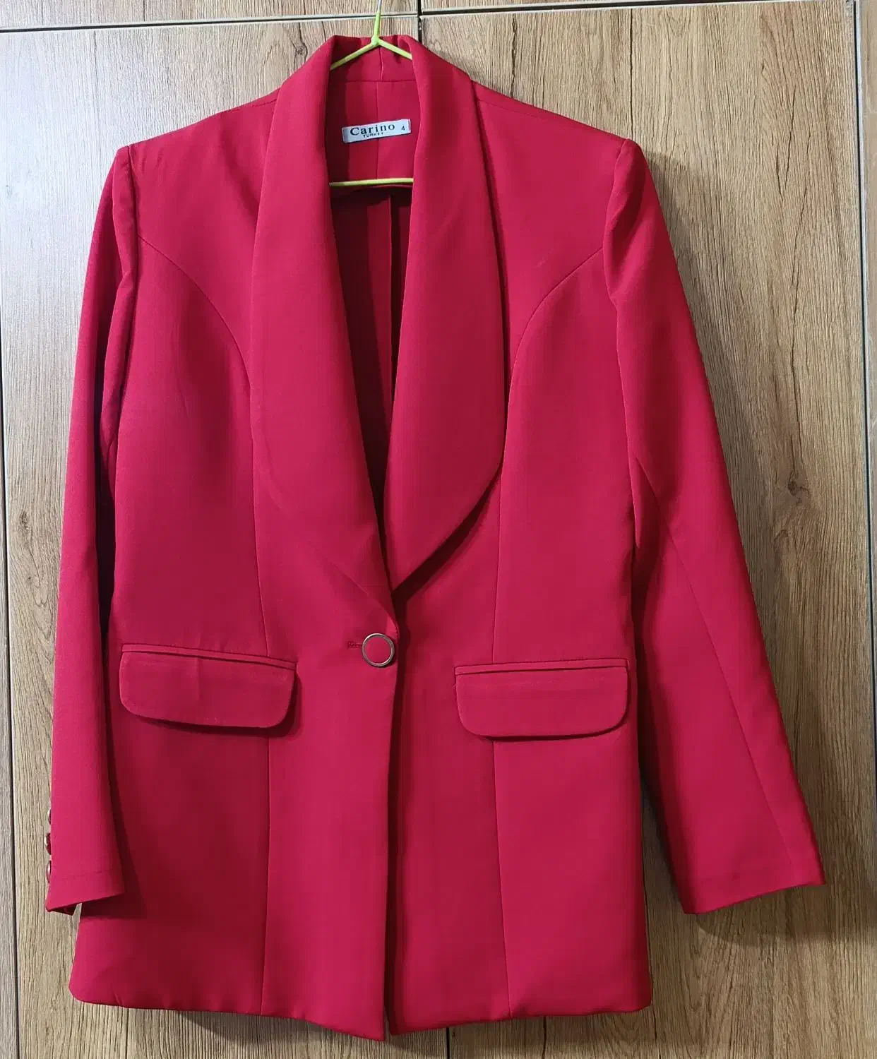 کت قرمز مجلسی مناسب یلدا|لباس|کاشان, فین بزرگ|دیوار