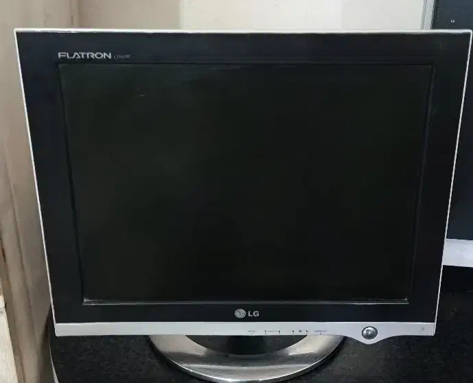 مانیتور ۱۵ اینچ LG|قطعات و لوازم جانبی رایانه|زاهدان, |دیوار