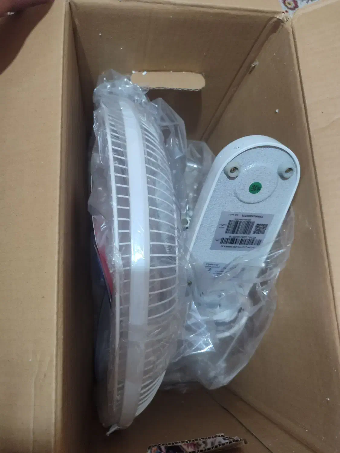 1عدد شیرتوالت و1عدد شیرآشپزخونه 1 عدد پنکه دیواری|پنکه و تصفیهکنندهٔ هوا|شوشتر, |دیوار