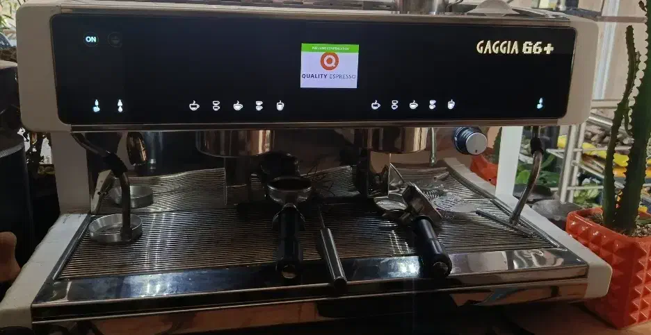 اسپرسو ساز صنعتی|کافی‌شاپ و رستوران|اندیشه, اندیشه فاز ۳|دیوار