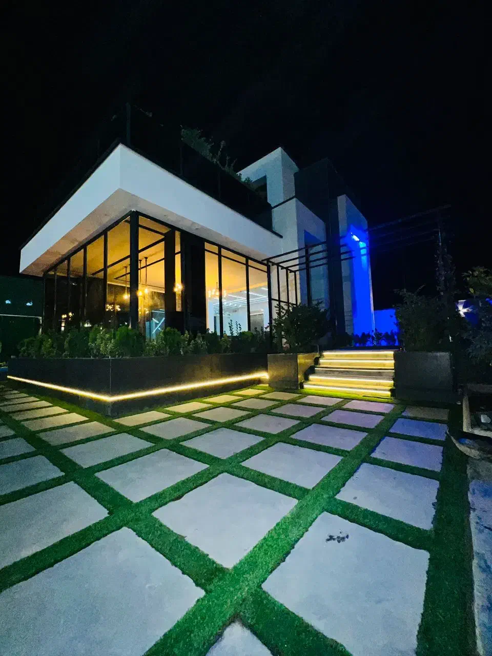 اجاره سالیانه ویلا لوکس مدرن ۴ خواب|اجارهٔ خانه و ویلا|چهارباغ, |دیوار