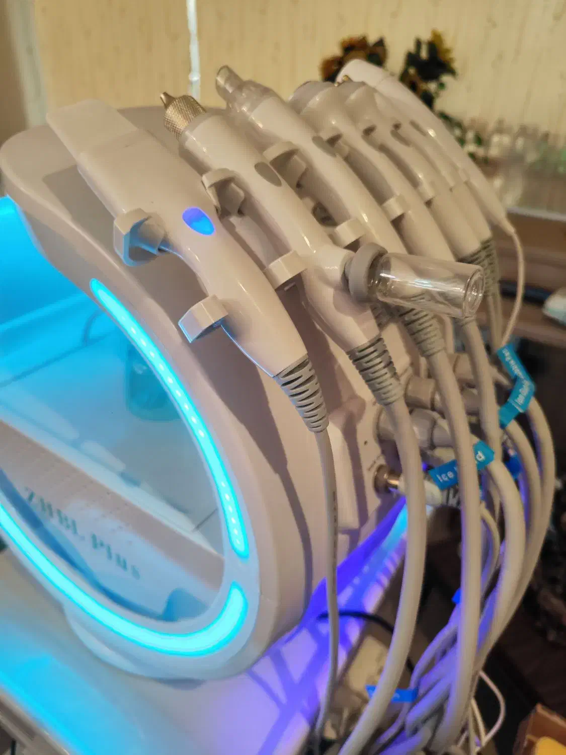 پاکسازی و زیباسازی پوست و لیزر صورت آقایان|خدمات آرایشگری و زیبایی|تهران, حصار بوعلی|دیوار