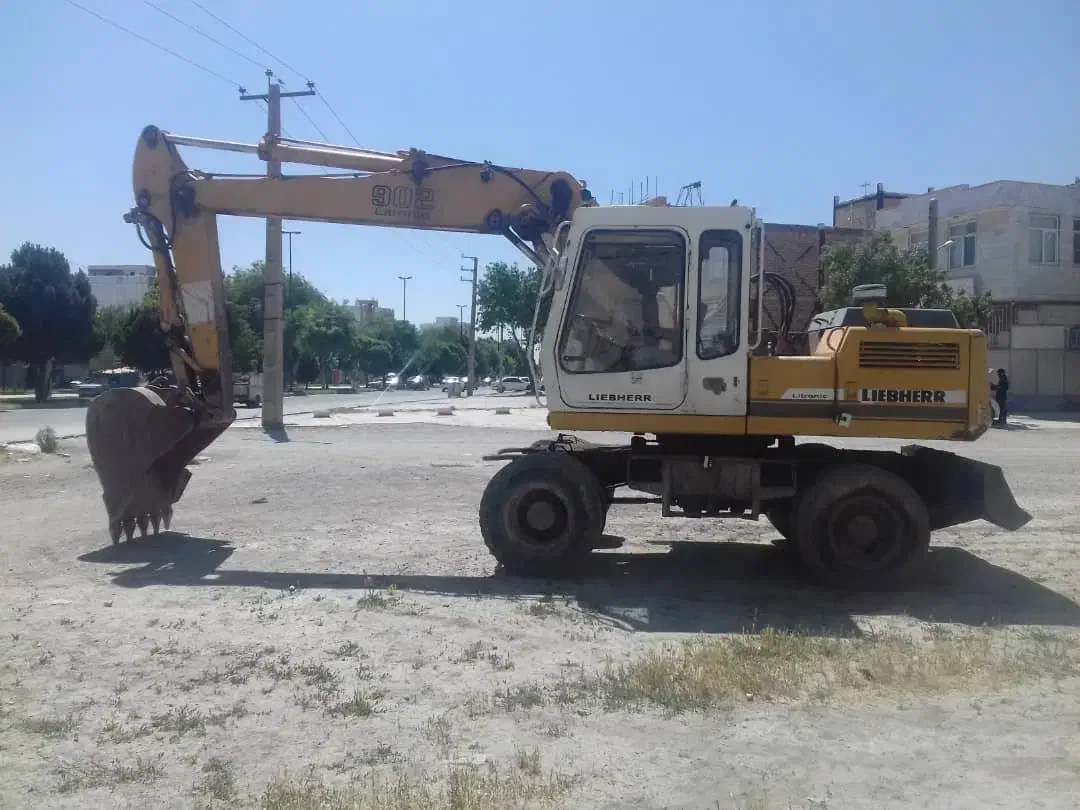 بیل لاستیکی لیبهر A902|خودرو سنگین|تهران, ونک|دیوار