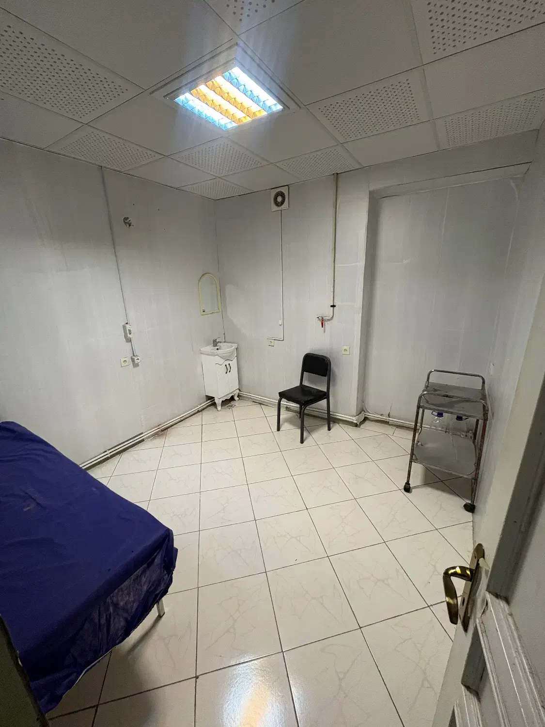 اجاره اتاق در مجموعه خدماتی درمانی|اجارهٔ دفتر کار، اتاق اداری، مطب|اردبیل, |دیوار