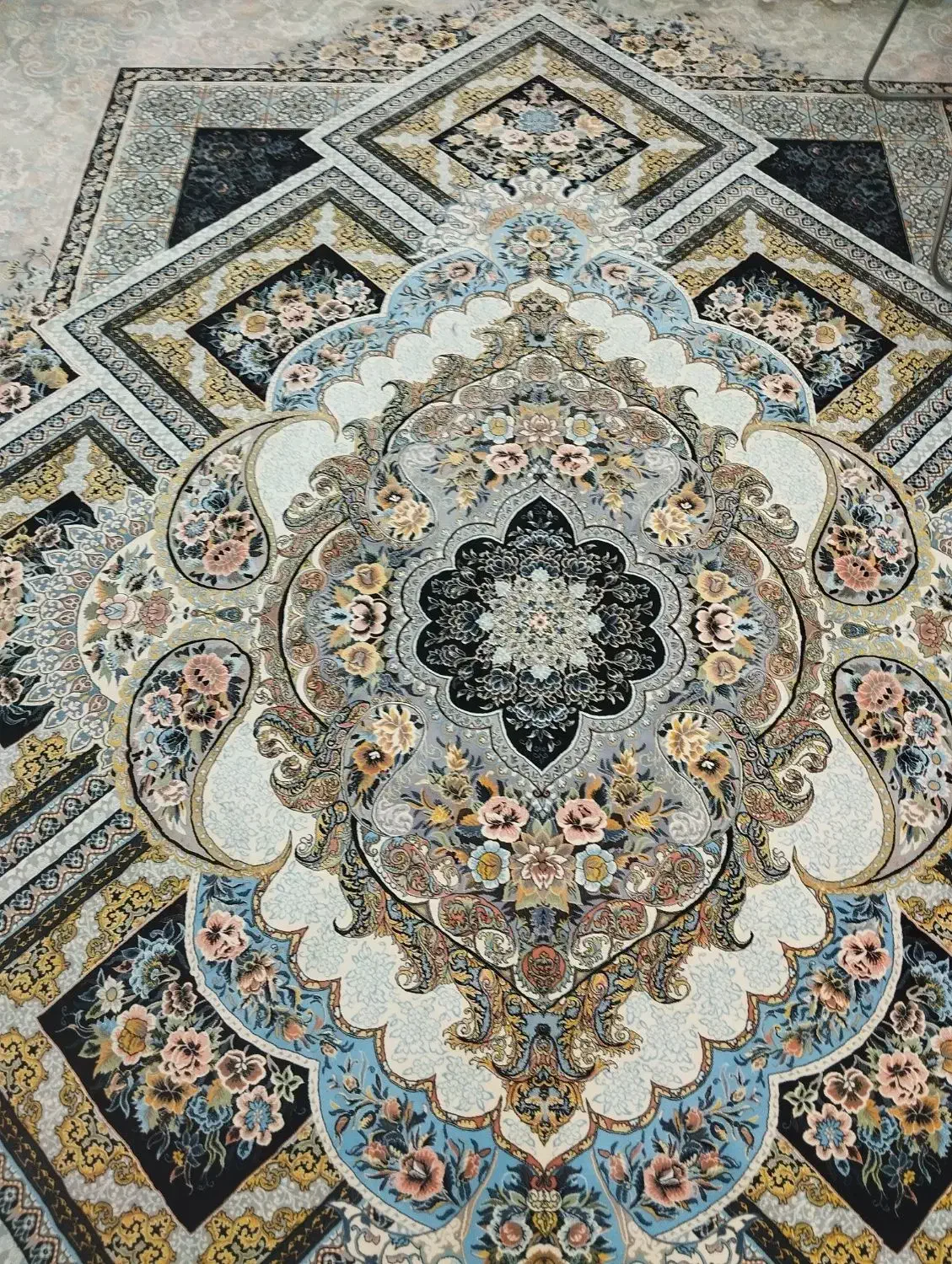 فرش نو وزرا|فرش|گلبهار, شهر جدید گلبهار|دیوار