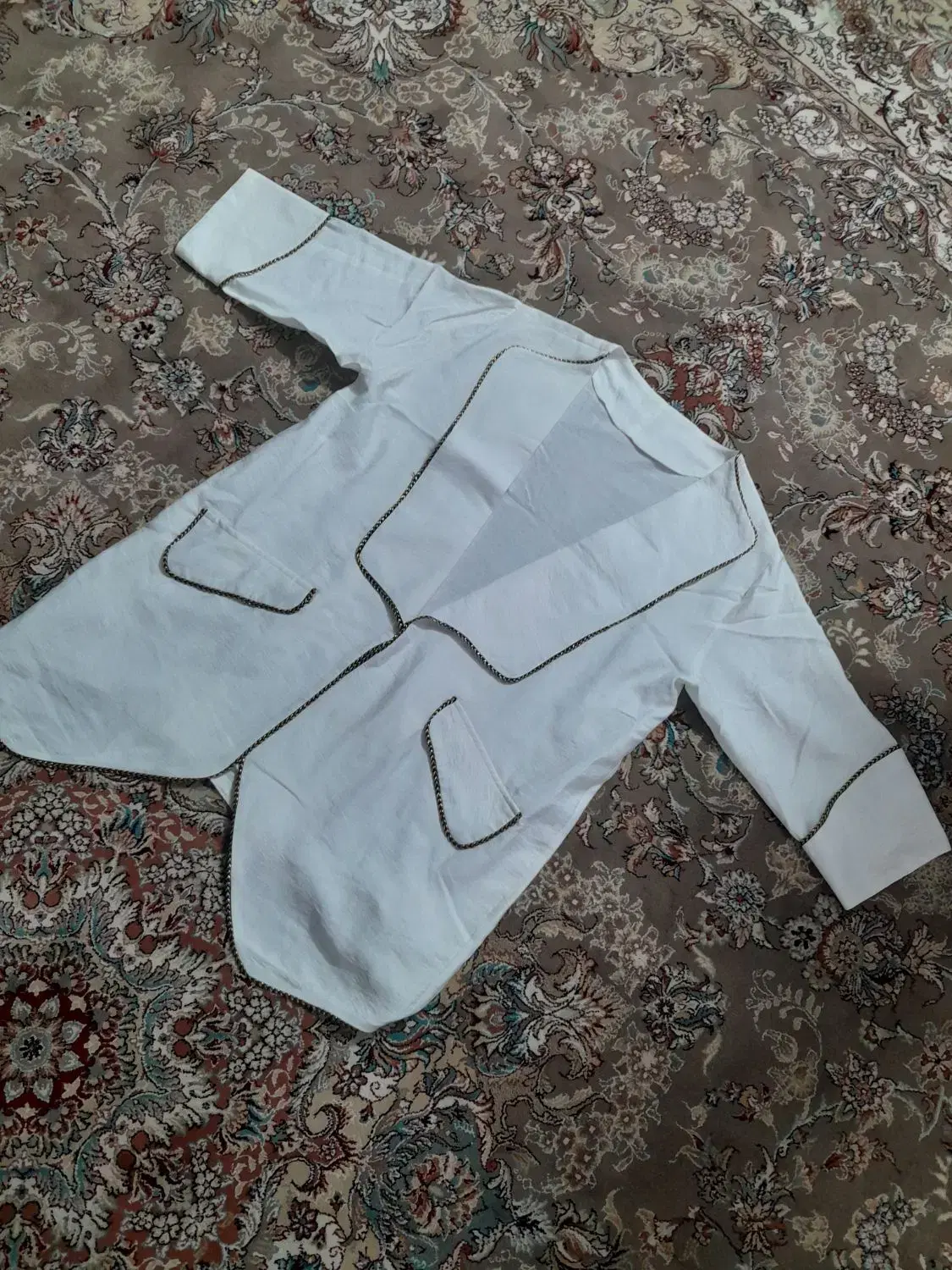 مانتونو|لباس|آبسرد, |دیوار