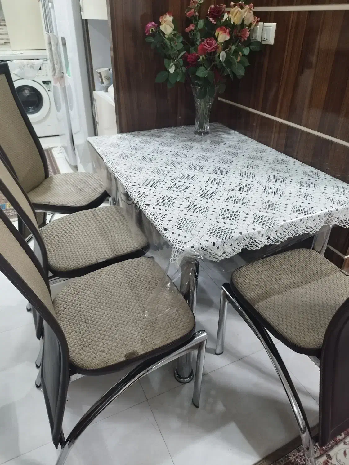 میز ناهارخوری ۴نفره .میز شیشه ای .صندلی فلزی|میز و صندلی غذاخوری|مشهد, شهرک رازی (شهرک غرب)|دیوار