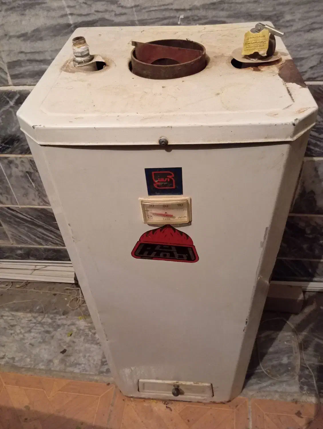 آبگرمکن سوراخ|آبگرمکن، پکیج، شوفاژ|رباطکریم, رباطکریم|دیوار