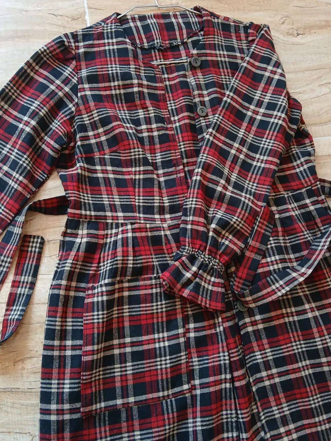 مانتوپاییزی|لباس|سلماس, |دیوار