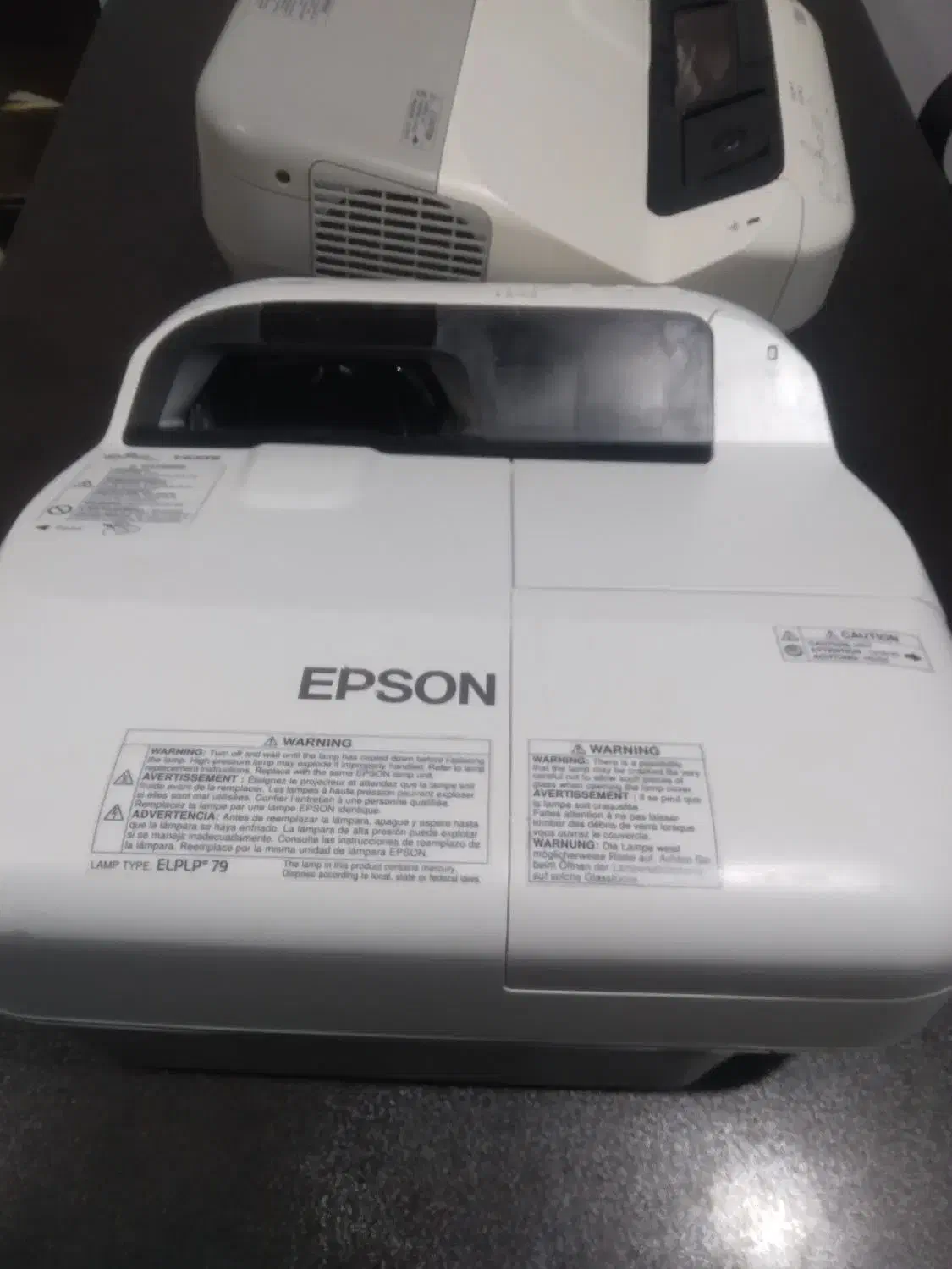 ویدیوپروژکتور  اپسون مدل ۴۷۵ و ۵۸۵ قیمت ۱۱ میلیون|تلویزیون و پروژکتور|زرین دشت (فارس), |دیوار