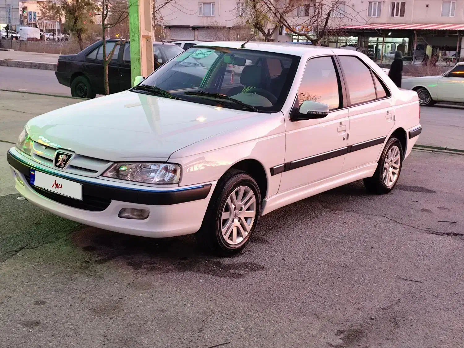 پژو پارس سفارشی  مدل 1401 نیم فول بدون رنگ و نقطه|خودرو سواری و وانت|بانه, |دیوار