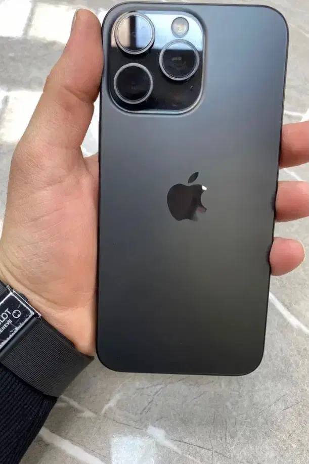 ایفون ۱۵ پرومکس مشکی  ۲۵۶ za باتری ۱۰۰ رجیستر شده|موبایل|همدان, |دیوار