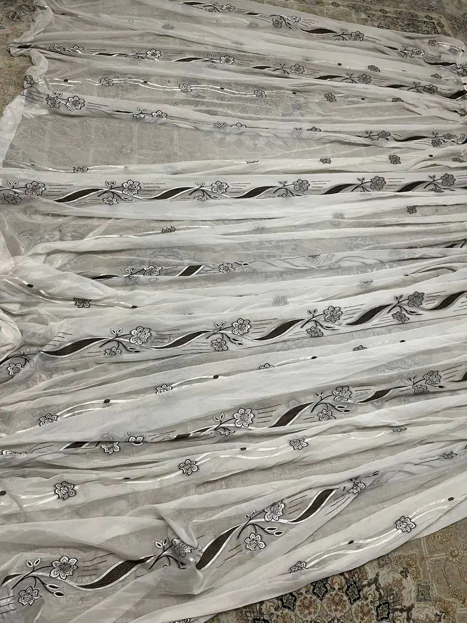 2عدد پرده سالم وهم اندازه|پرده، رانر، رومیزی|مهاباد (آذربایجان غربی), |دیوار