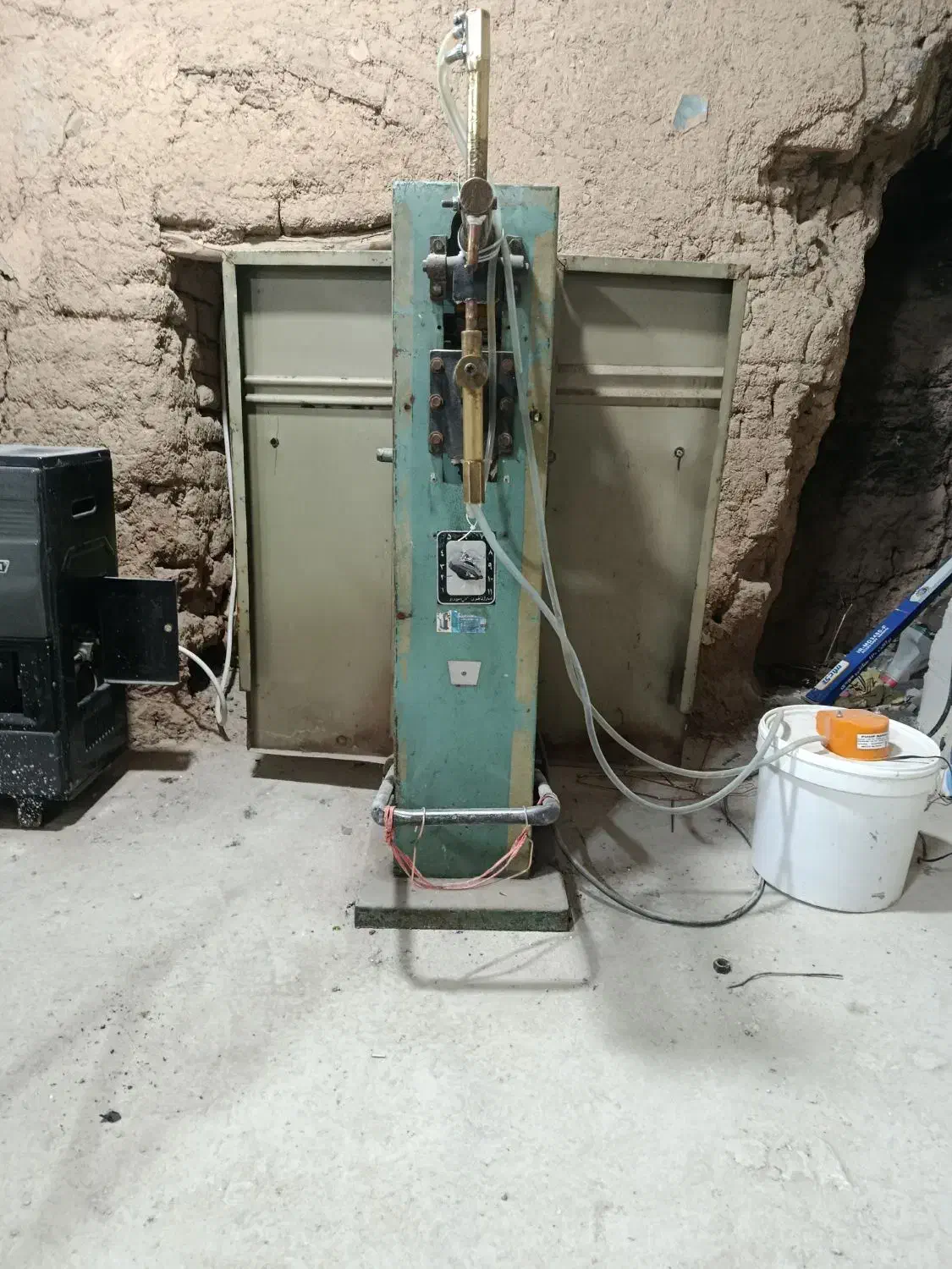 نقطه جوش|ماشین‌آلات صنعتی|فرمهین, |دیوار