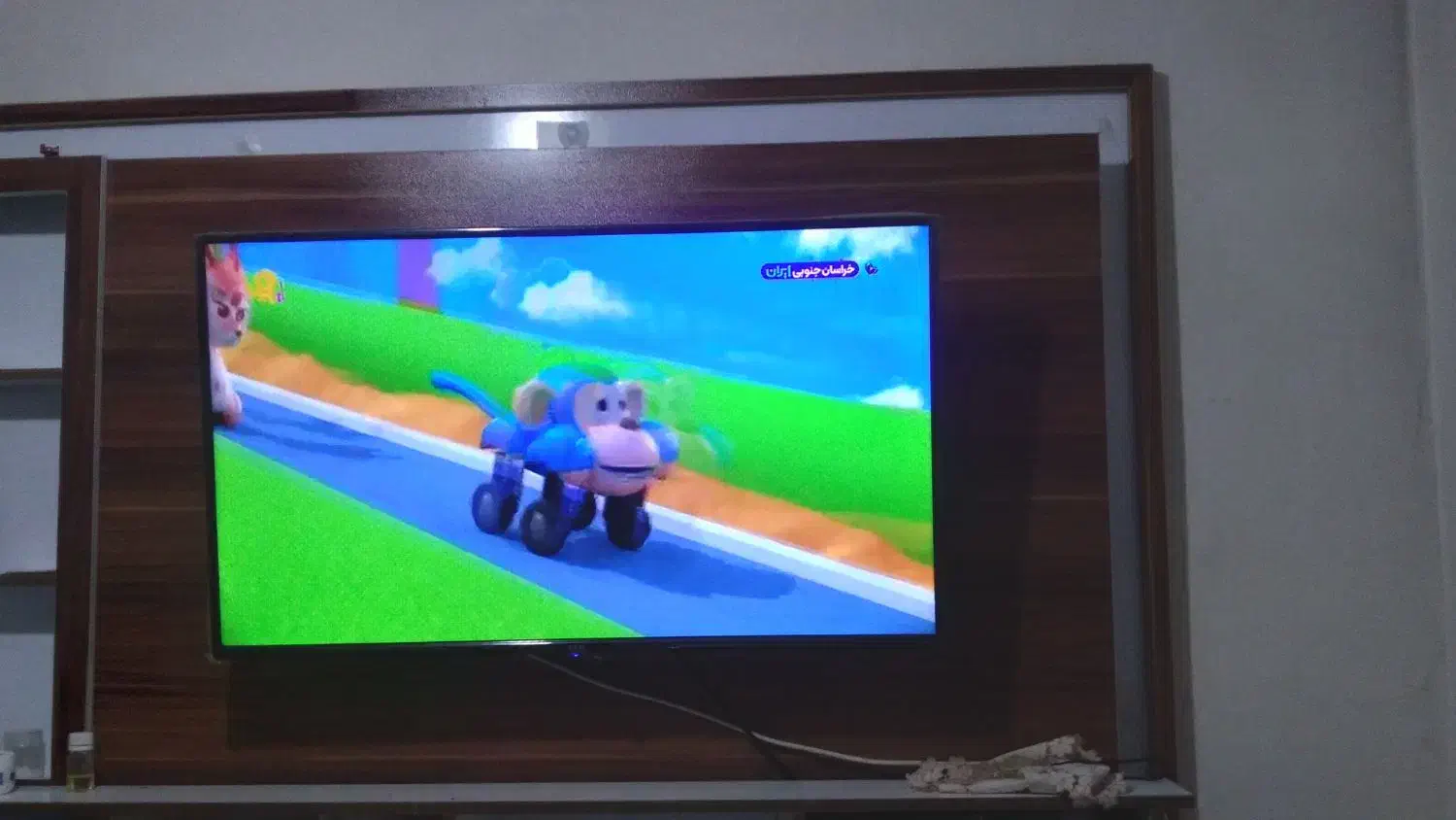 تلویزیون ۴۳ اینچ|تلویزیون و پروژکتور|اقبالیه, |دیوار