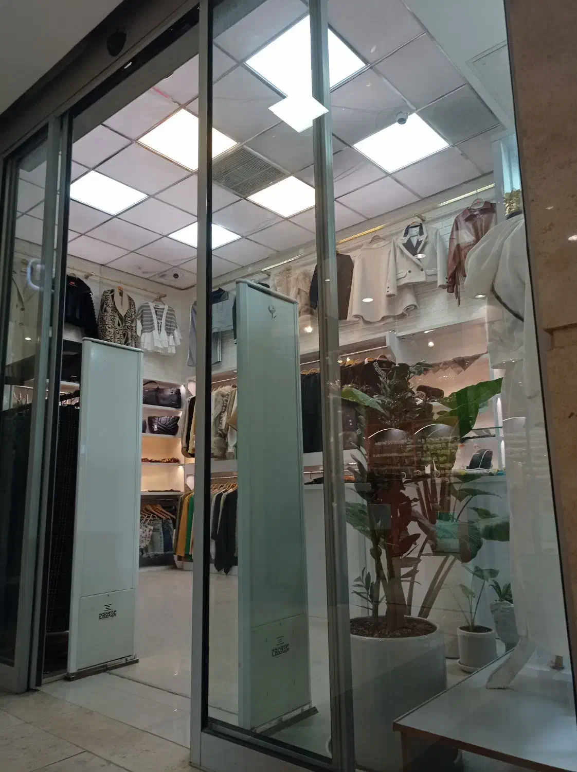 فروش وسایل بوتیک ولباس به قیمت خرید|فروشگاه و مغازه|قم, سالاریه|دیوار