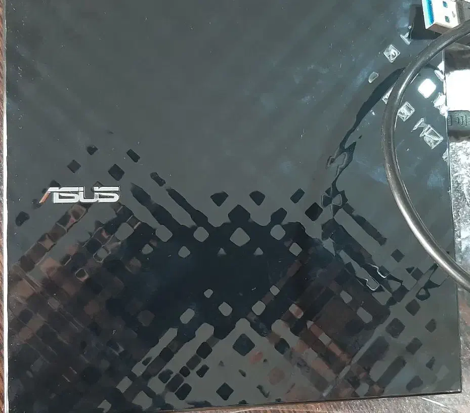 درایو DVD اکسترنال ایسوس مدل SDRW-08D2S-U Lite|قطعات و لوازم جانبی رایانه|تهران, عباس‌آباد|دیوار