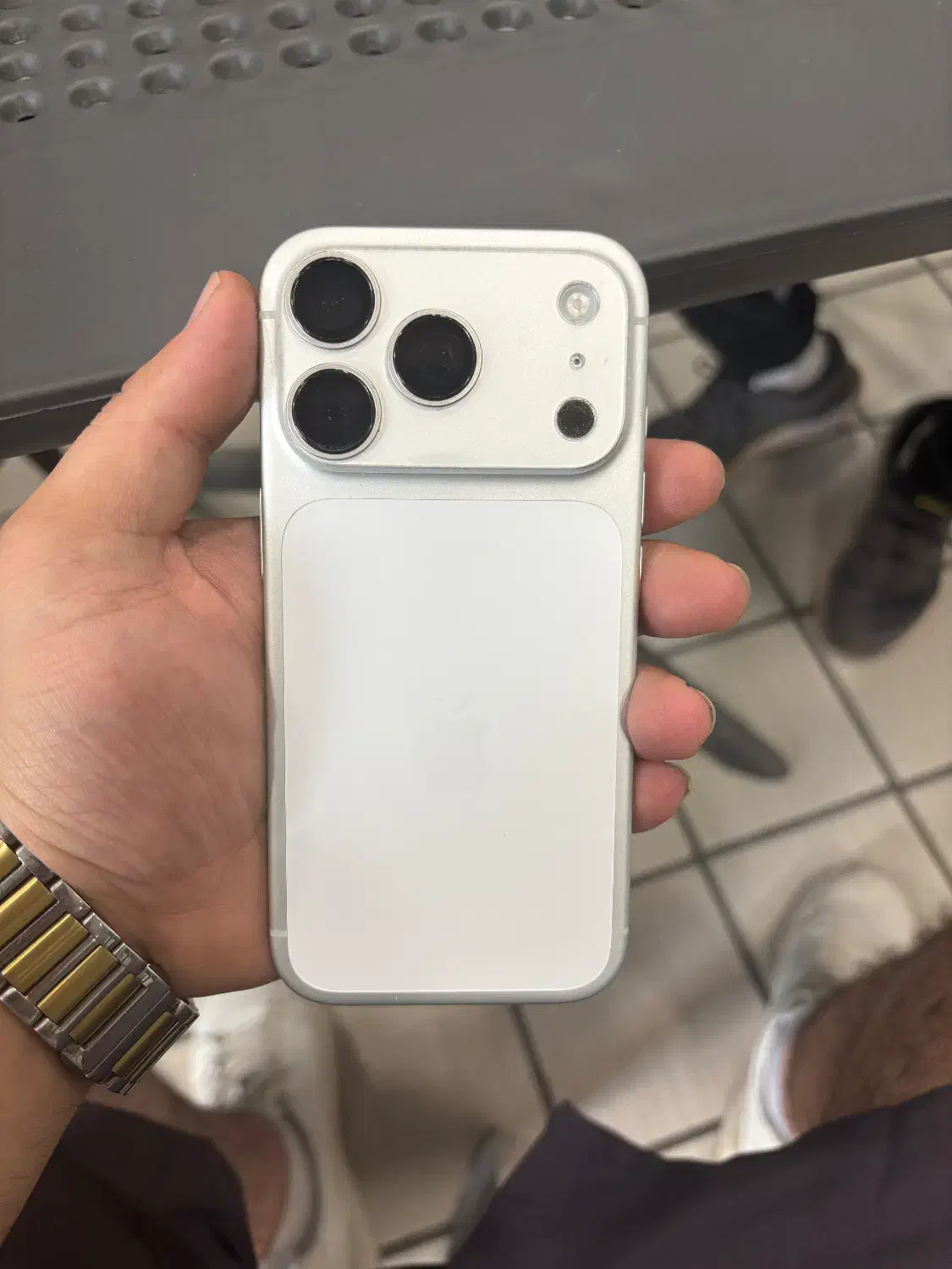 آیفون ۱۷ پرو|موبایل|باسمنج, |دیوار