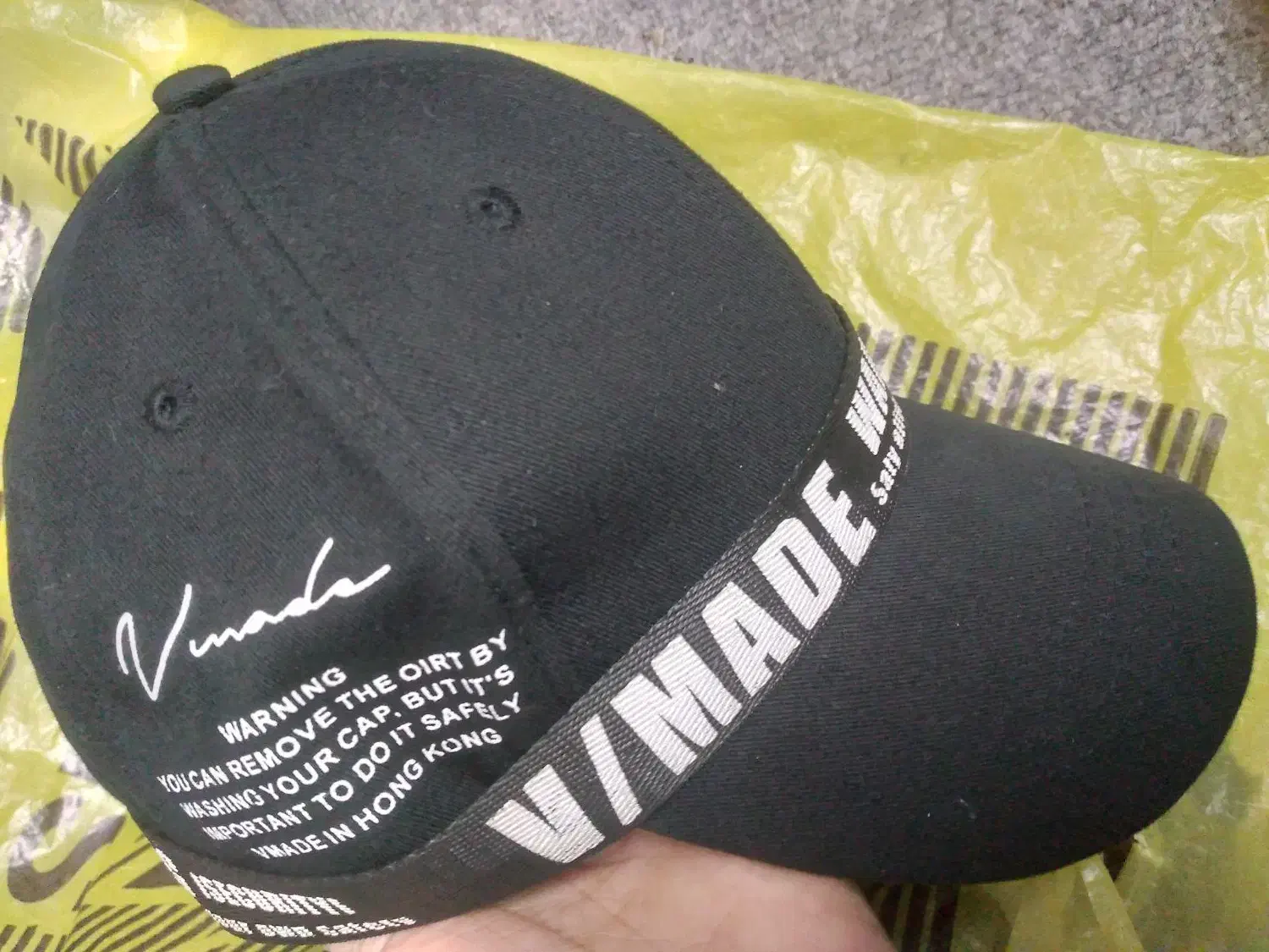 تعدادی کلاه صفر|کیف، کفش، کمربند|آزادشهر, |دیوار