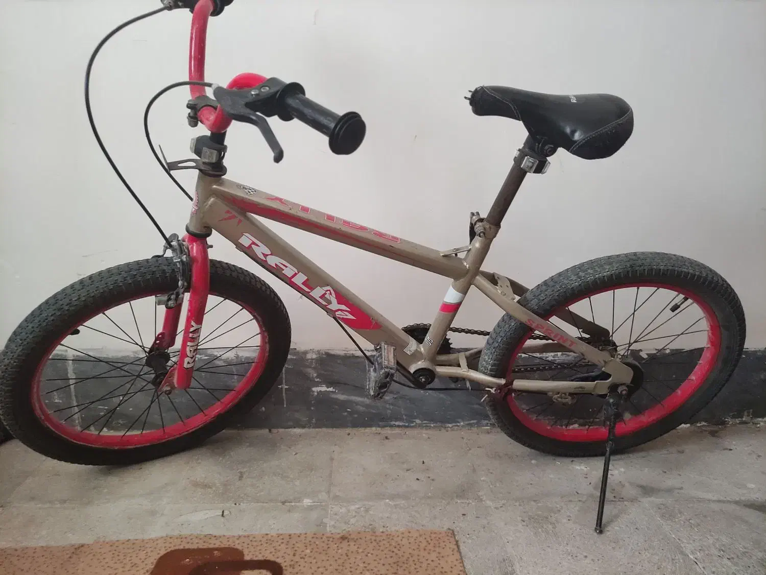 دوچرخه نو|دوچرخه، اسکیت، اسکوتر|خمیر, |دیوار