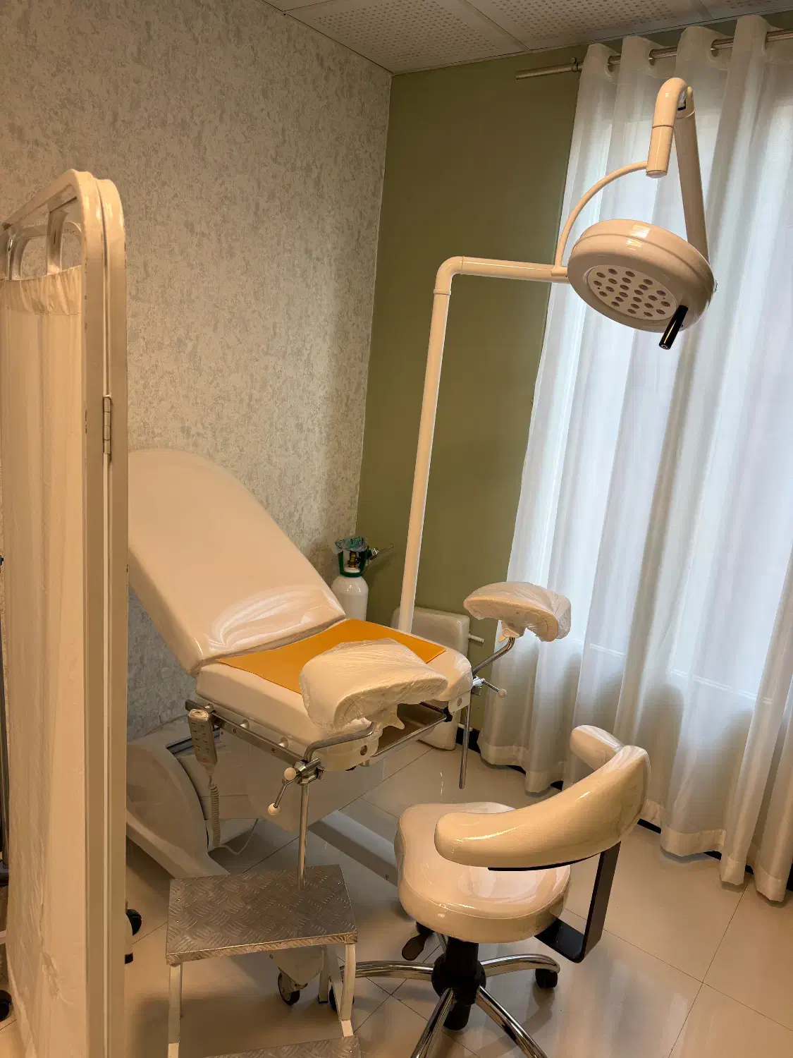 منشی مطب|استخدام درمانی، زیبایی، بهداشتی|تهران, فردوس|دیوار