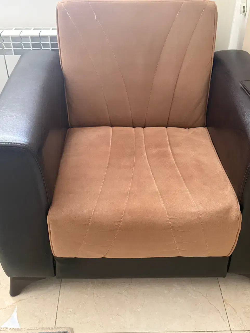 مبل ۷ نفره چرم و پارچه تخت شو|مبلمان خانگی و میز عسلی|اصفهان, خواجو|دیوار