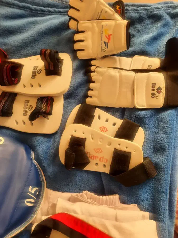 لوازم و تجهیزات ورزش تکواندو مناسب ۵ تا ۷ سال|تجهیزات ورزشی|کیش, |دیوار