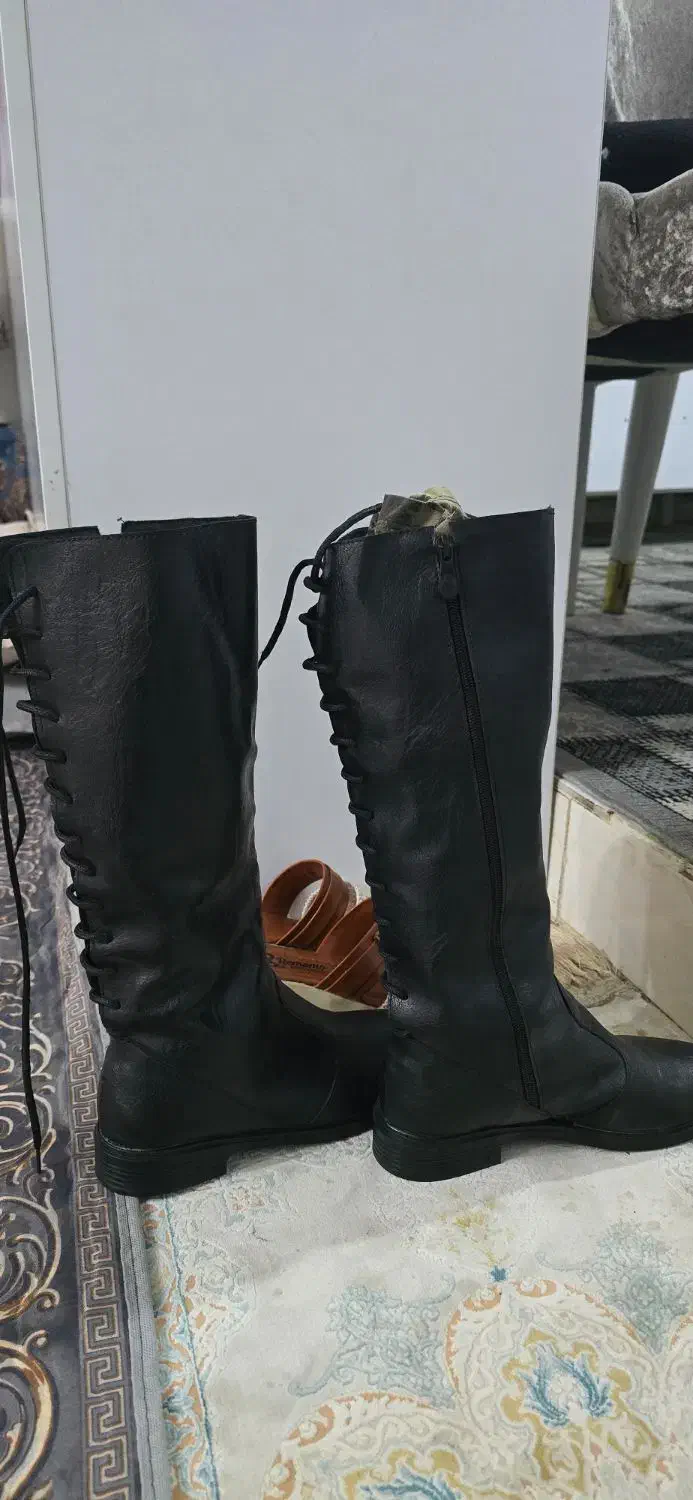 کیف و کفش|کیف، کفش، کمربند|رباط‌کریم, رباط‌کریم|دیوار