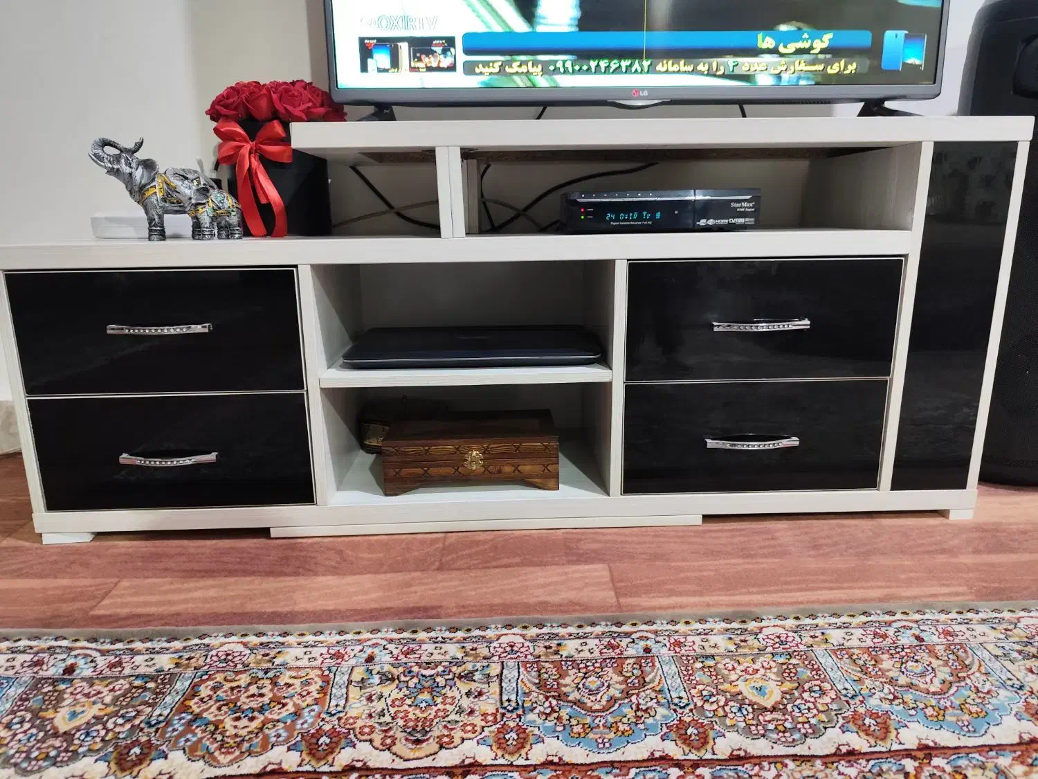 میز تلویزیون تمیز . جنس عالی .|میز تلویزیون|میاندوآب, |دیوار